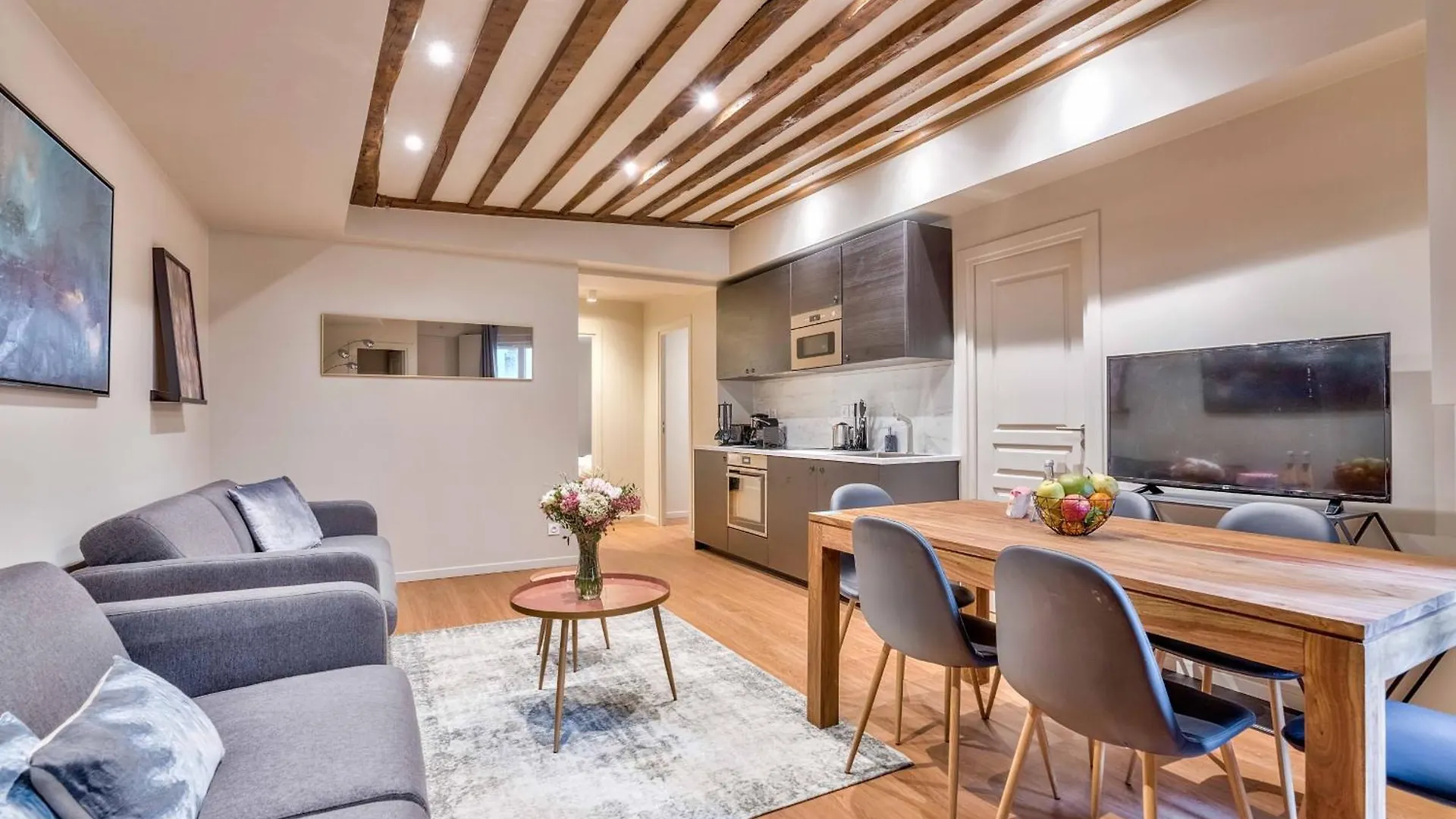 Urban Flat 02 - 4 Bedrooms Flat In Center Of Paris contacts