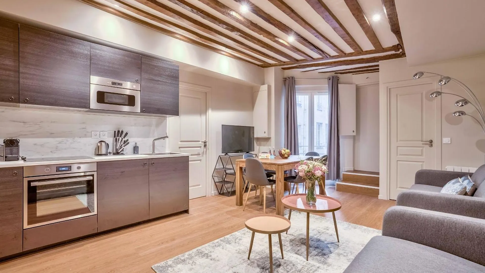 アパート Urban Flat 02 - 4 Bedrooms Flat In Center Of パリ フランス